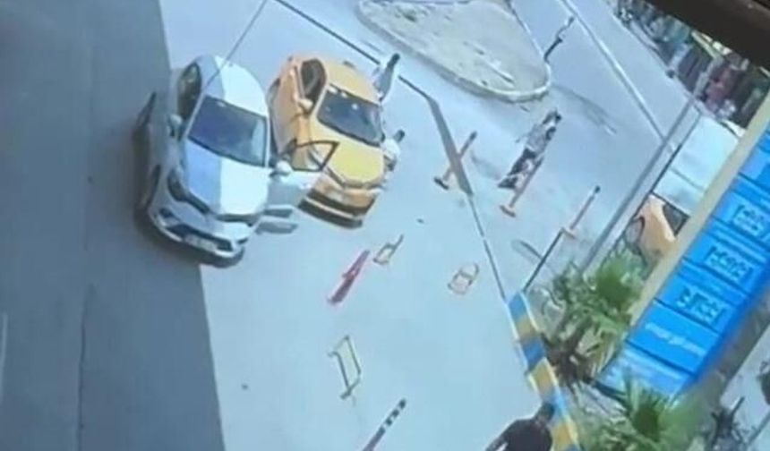 Adana'da Yol Verme Tartışması Kanlı Bitti: Taksici 5 Yerinden Bıçaklandı