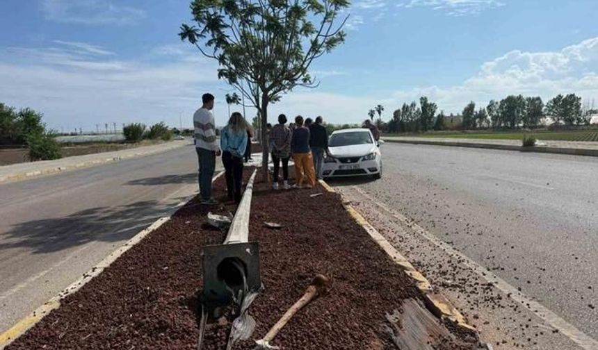Antalya Serik'te Otomobil ve Kamyonet Çarpıştı: 7 Kişi Yaralandı