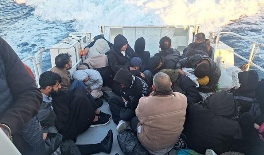 Çanakkale'de Mobil Radar Lastik Bottaki 31 Kaçak Göçmeni Tespit Etti