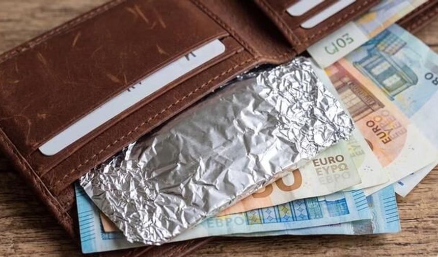 Çin'de Cüzdanlarda Alüminyum Folyo Taşınmasının Nedeni