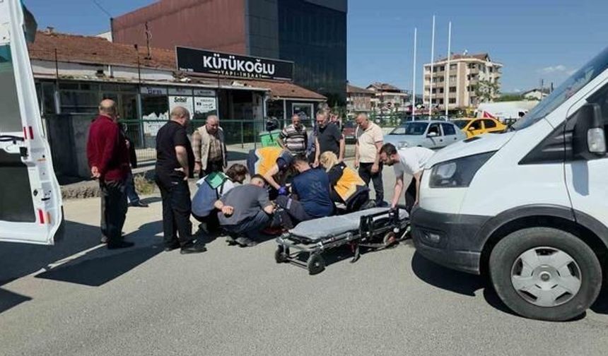 Düzce'de Minibüs ile Motosiklet Çarpıştı: 1 Kişi Yaralandı