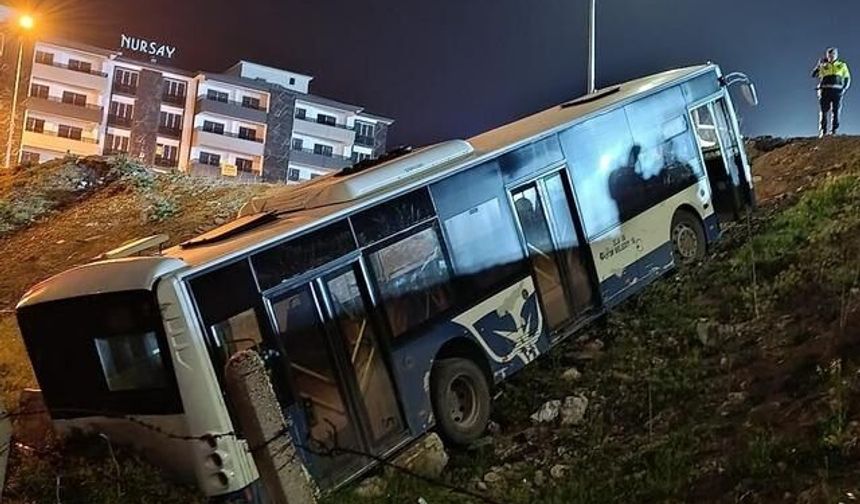 Elazığ'da Halk Otobüsü Şarampole Devrildi
