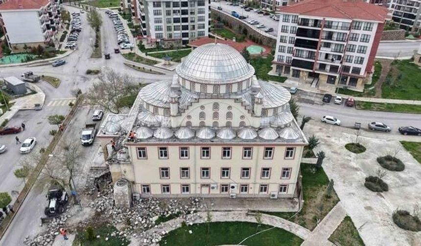 Elazığ'da Yıldırım Düşen Minare Havadan Görüntülendi