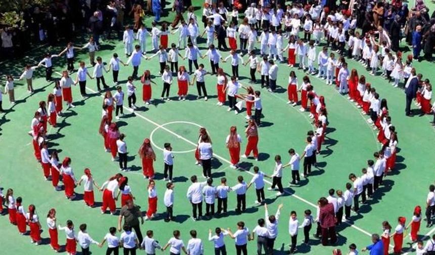 Erzincan'da 500 Kişilik En Kalabalık Düz Halay Etkinliği