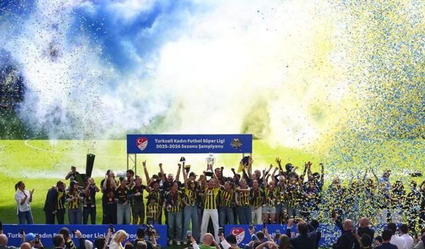 Fenerbahçe ArsaVev, Turkcell Kadın Futbol Süper Ligi Şampiyonluğunu Kutladı