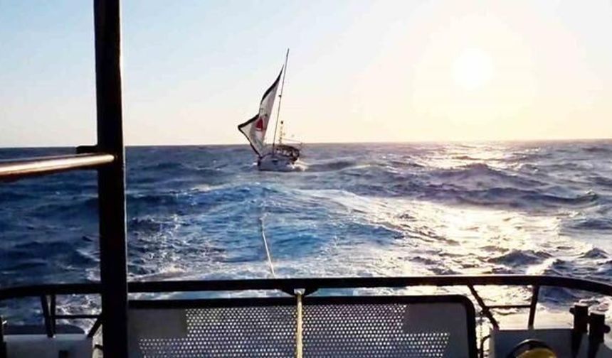 Fethiye Açıklarında Sürüklenen Yelkenli Tekne Sahil Güvenlik Tarafından Kurtarıldı