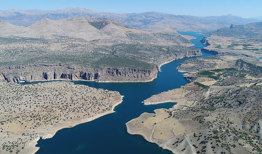 Fırat Nehri'nde Su Seviyesindeki Düşüş Endişe Yarattı