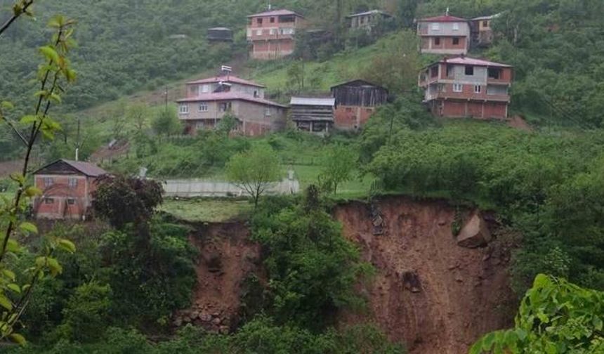 Giresun Kovanlık'ta Heyelan Nedeniyle 11 Ev Boşaltıldı