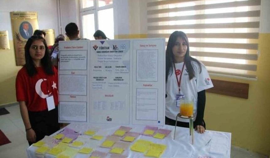Hınıs Erdoğan Eren Fen Lisesi TÜBİTAK 4006 Bilim Fuarı'na Ev Sahipliği Yaptı