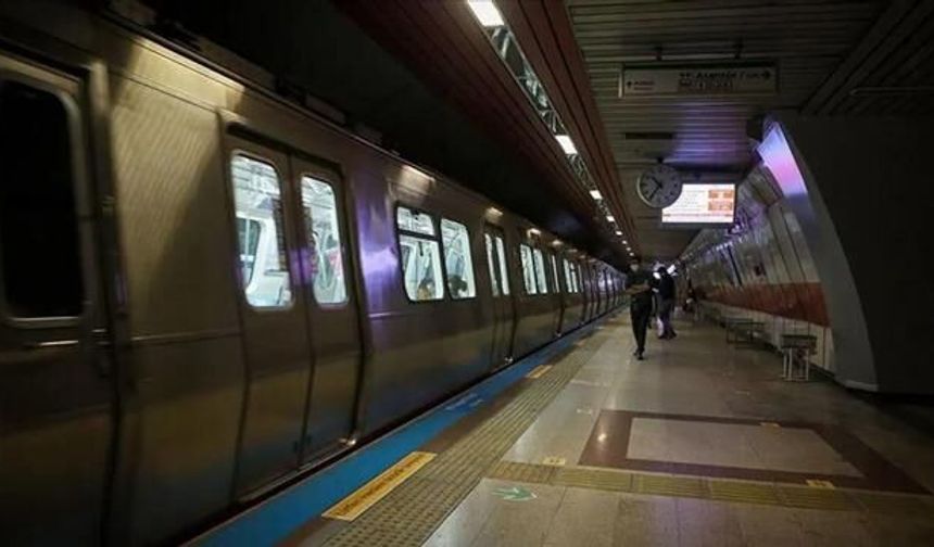 İstanbul'da Metro Seferlerinde Gecikme Yaşanıyor