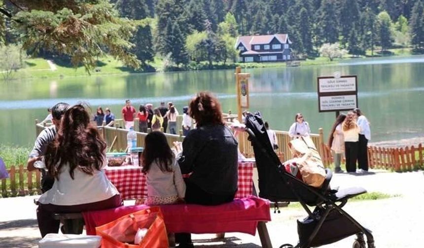 Kurban Bayramı'nda Gölcük Tabiat Parkı Ziyaretçi Akınına Uğradı