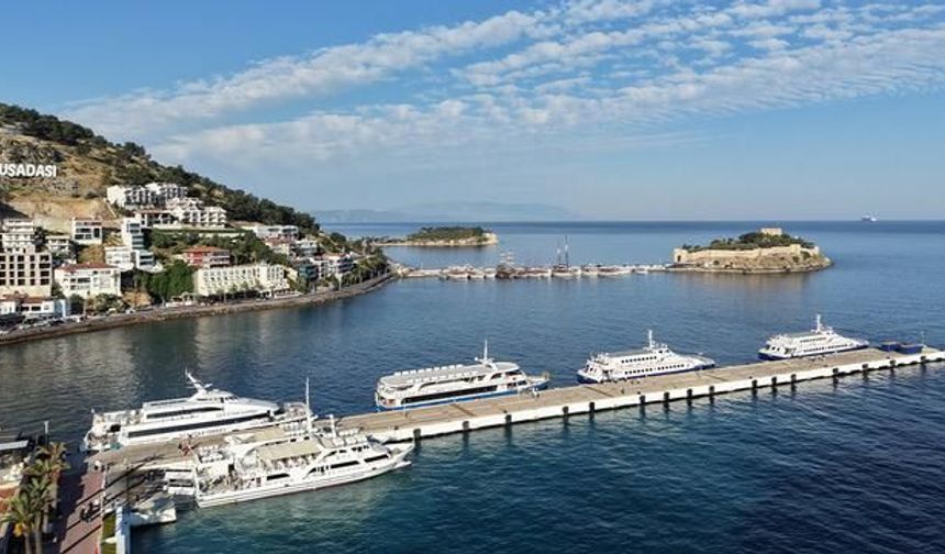 Kurban Bayramı'nda Sisam'a Seyahat İçin Kuşadası Limanı'nda Yoğunluk