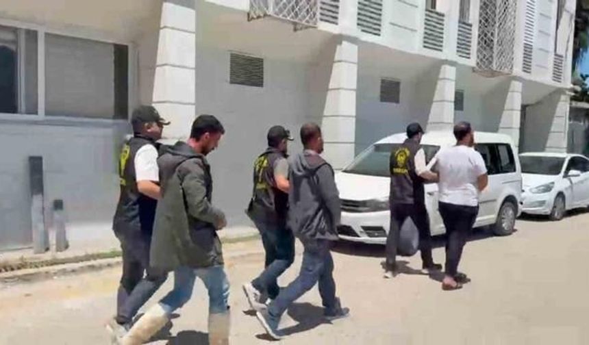 Mersin ve Adana'da Polis Kılığına Giren Dolandırıcılara Operasyon