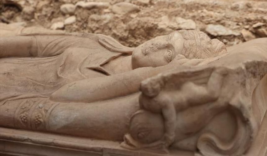 Olympos'ta Antik Döneme Ait Aristokrat Kadın Lahdi Ortaya Çıkarıldı