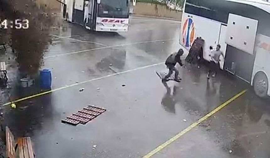 Ordu Aybastı Otogarında Toprak Kayması: Görevli Son Anda Kurtuldu