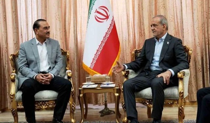 Pakistan Genelkurmay Başkanı Munir, İran Cumhurbaşkanı Pezeşkiyan ile Tahran'da Görüştü