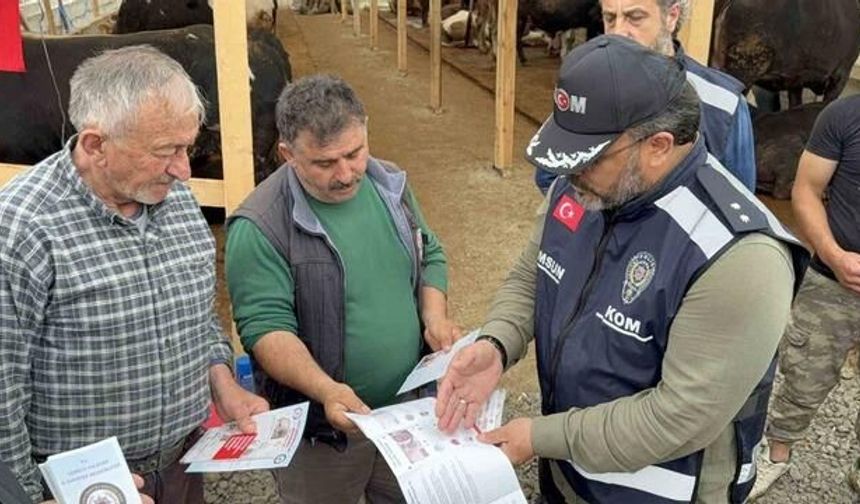 Samsun Polisi Kurban Pazarında Dolandırıcılık Uyarısı Yaptı