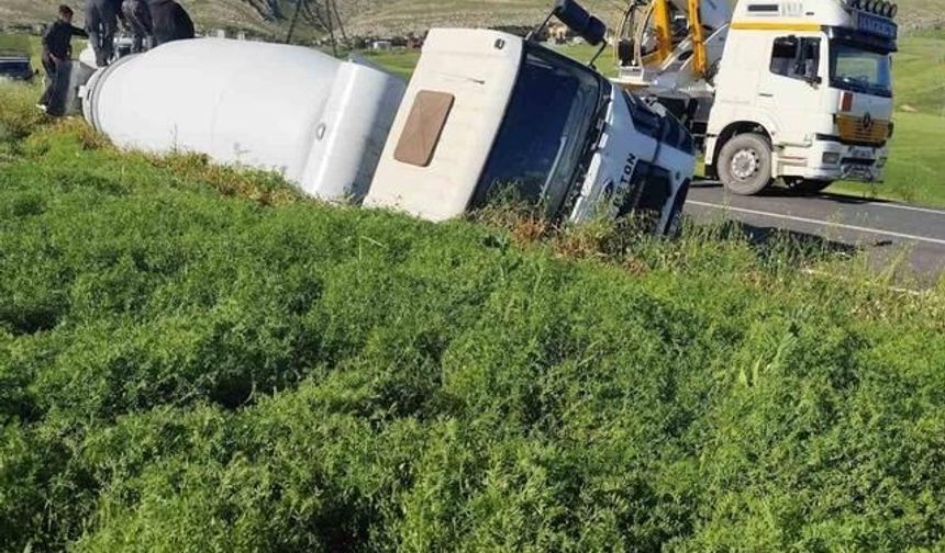 Silvan'da Beton Mikseri Devrildi: Sürücü Hafif Yaralandı
