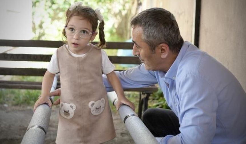 Su Borularıyla Kızına Yürüme Bariyeri Tasarladı