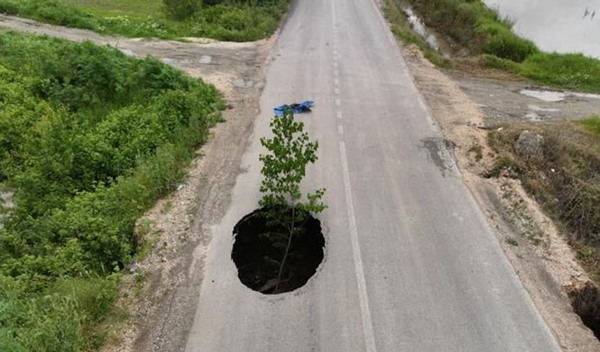 Tokat'ta Sağanak Nedeniyle Kara Yolunda Büyük Çöküntü Oluştu