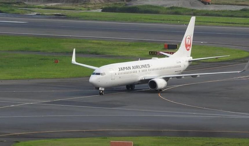 Tokyo'da Japonya Hava Yolları Uçağı Lastik Sorunu Nedeniyle Acil İniş Yaptı
