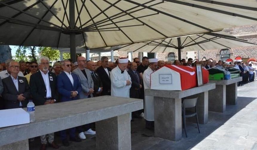 22. Dönem CHP Milletvekili Orhan Sür Balıkesir'de Son Yolculuğuna Uğurlandı