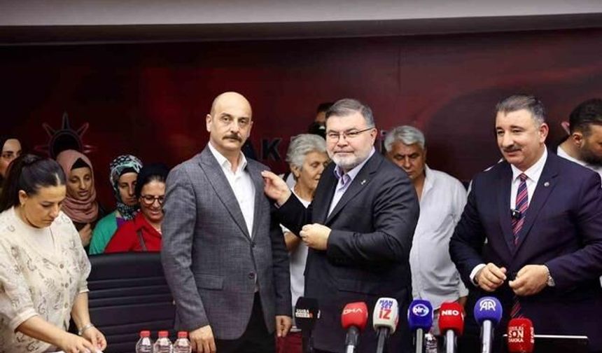 AK Parti İzmir'de 370 Yeni Üye Partiye Katıldı
