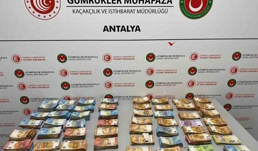 Antalya'da Bebek Bezlerine Gizlenmiş 20 Milyon Liralık Nakit Para Ele Geçirildi