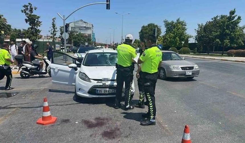 Balıkesir'de Otomobilin Çarptığı Motosiklet Sürücüsü Yaralandı
