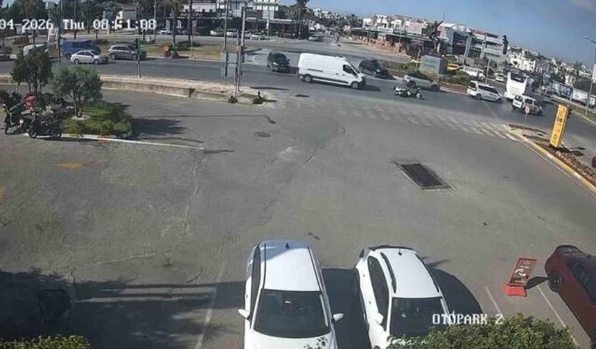 Bodrum'da Motosiklet ve Kamyonet Çarpıştı: 2 Yaralı