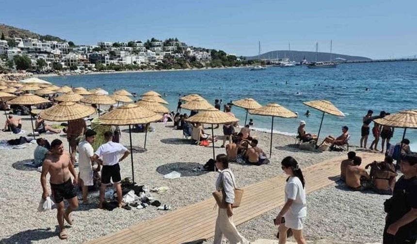 Bodrum'da Yaz Sıcaklarıyla Sahiller Hareketlendi