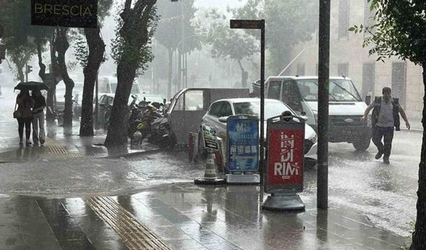 Burdur'da Ani Sağanak Yağışlar Etkili Oldu
