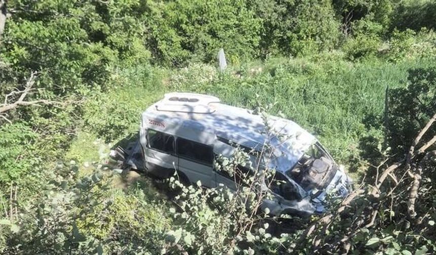 Burdur'da Minibüs Devrildi: 8 Kişi Yaralandı