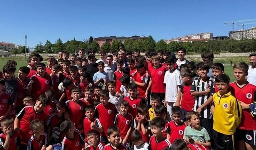 Cengiz Ünder, Balıkesir'de Genç Sporcularla Buluştu