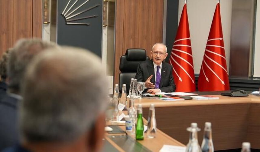 CHP'de MYK Toplantısı Öncesi Görev Değişiklikleri ve Kurultay İmza Süreci