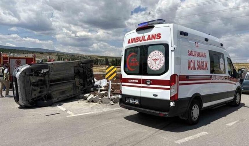 Çorum'da Kavşakta Meydana Gelen Kaza: 5 Yaralı