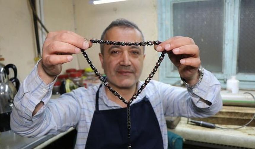 Erzurum Oltu'da Türkiye'nin İlk Balık Taneli Oltu Taşı Tespihi Üretildi