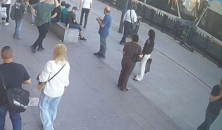 Fatih'te 6 Yaşındaki Çocuğun Tramvay Kazası Anı Kamerada