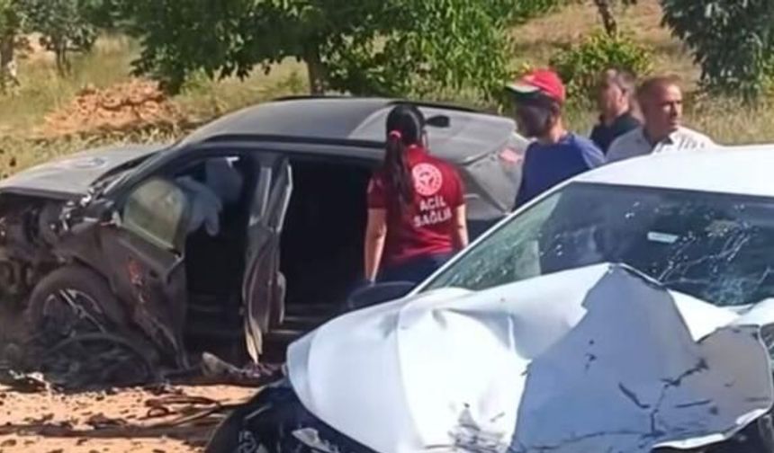 Gaziantep'te İki Otomobilin Çarpışması Sonucu 5 Kişi Yaralandı