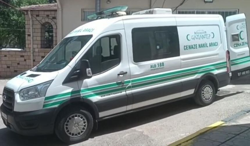 Gaziantep'te Traktör Kazası: Gömleği Ağaca Takılan Çiftçi Hayatını Kaybetti