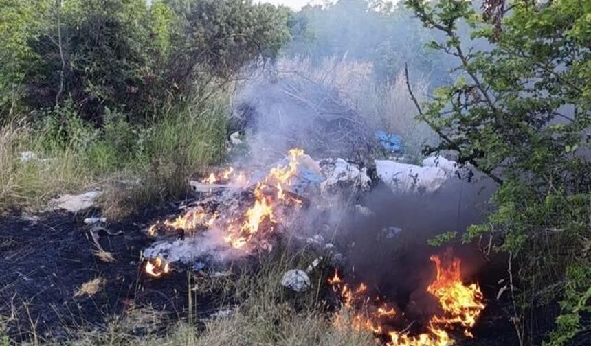 Gönen'de Otluk ve Çalılık Yangını Hızlı Müdahaleyle Söndürüldü