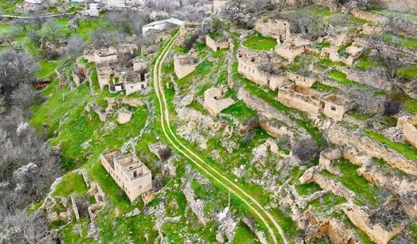 Gümüşhane'de 33 Yıllık Tarihi Taş Şehir Keşfedildi