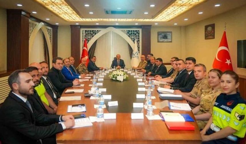Hakkari'de Asayiş Olayları Azalırken 340 Aranan Şahıs Yakalandı