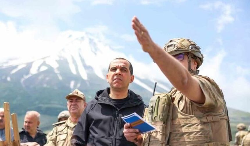 Iğdır Valisi Taşolar, Sınırdaki Askeri Birimlerde İncelemelerde Bulundu