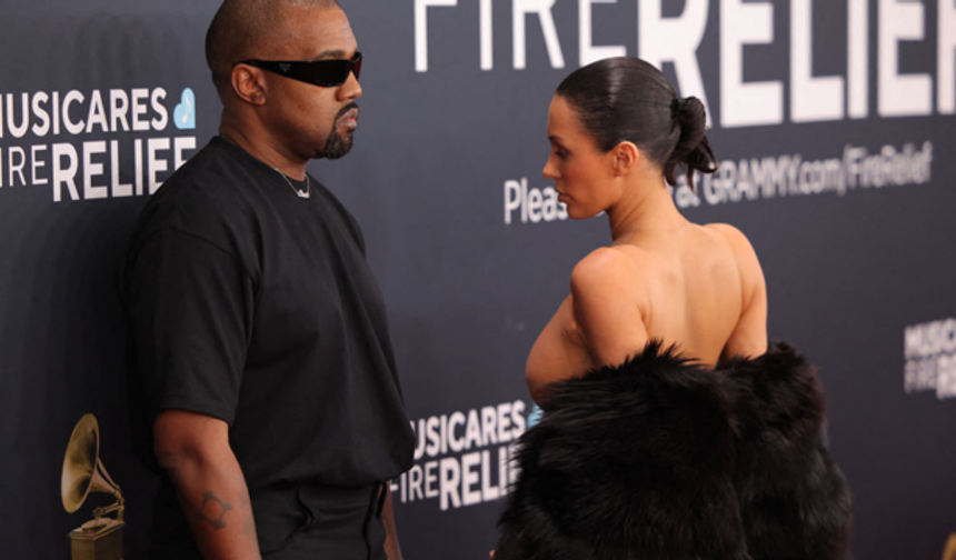 Kanye West, Eşi Bianca Censori'nin Üstsüz Pozunu Paylaştı