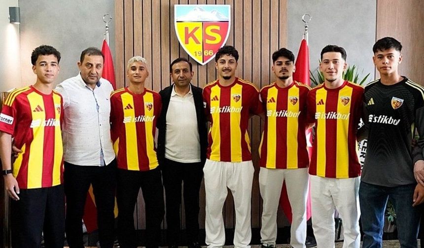 Kayserispor, 6 Genç Futbolcuyla Profesyonel Sözleşme İmzaladı