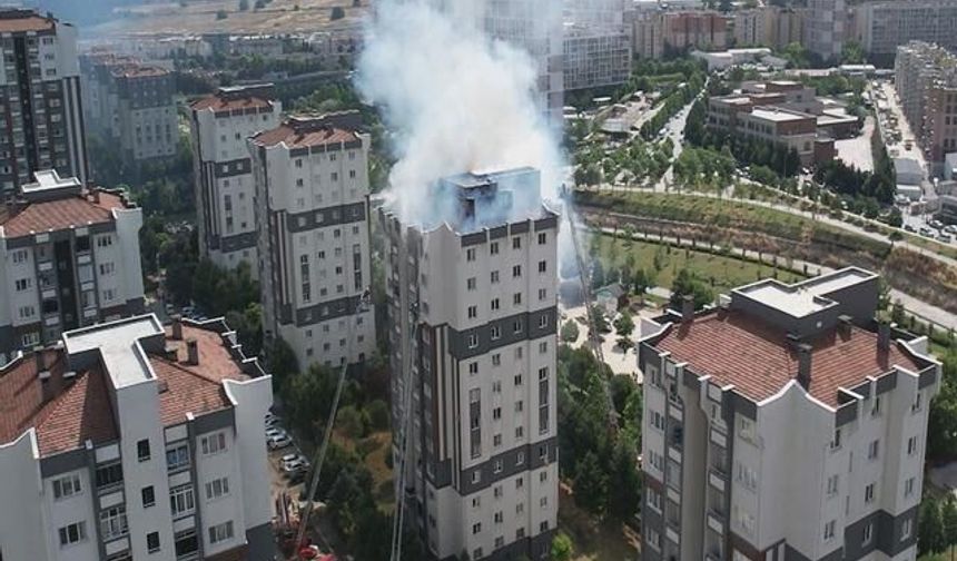 Küçükçekmece'de 11 Katlı Binada Yangın: 10 Kişi Hastaneye Kaldırıldı