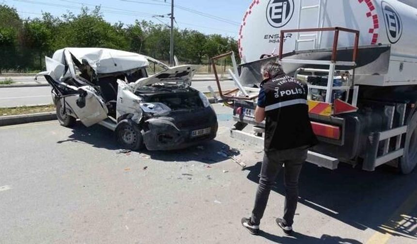 Malatya'da Su Tankerine Çarpan Sürücü Ağır Yaralandı