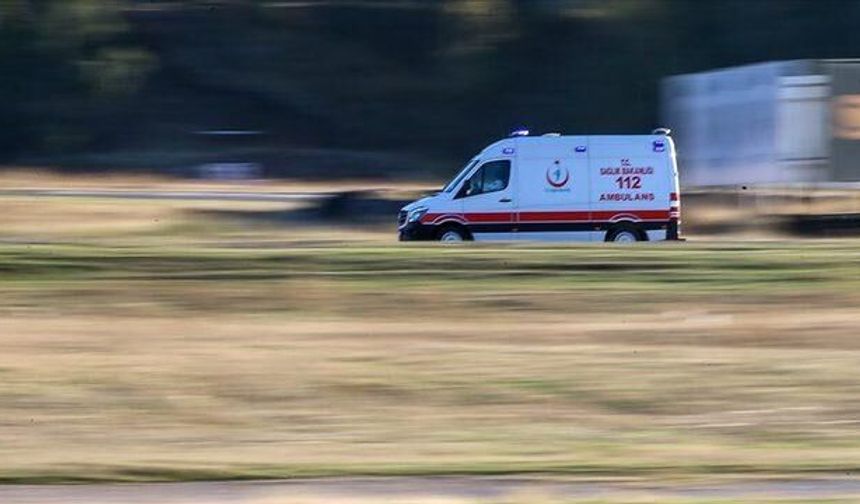 Manisa Gördes'te İki Kamyon Çarpıştı: 1 Ölü, 1 Yaralı