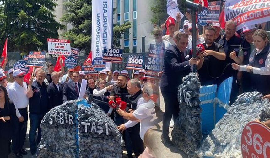 Memurların Talepleri Bakanlık Önünde Yükseldi